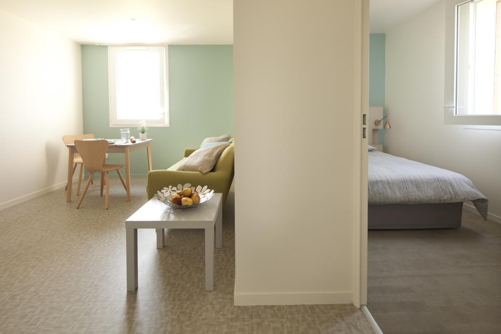 Les Clefs Du Roy By Popinns Buc  Room photo